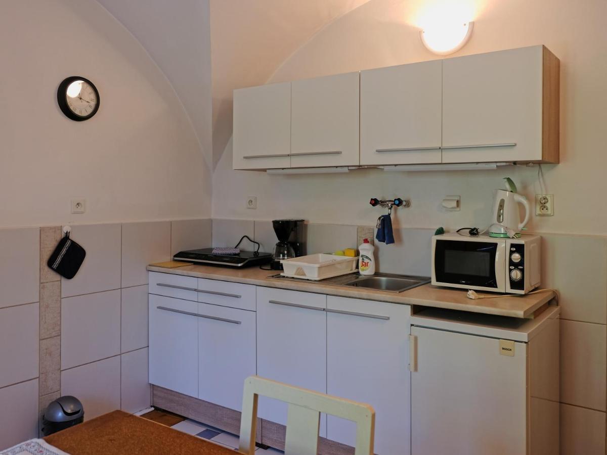 Apartmany V Broumovskem Statku Ngoại thất bức ảnh