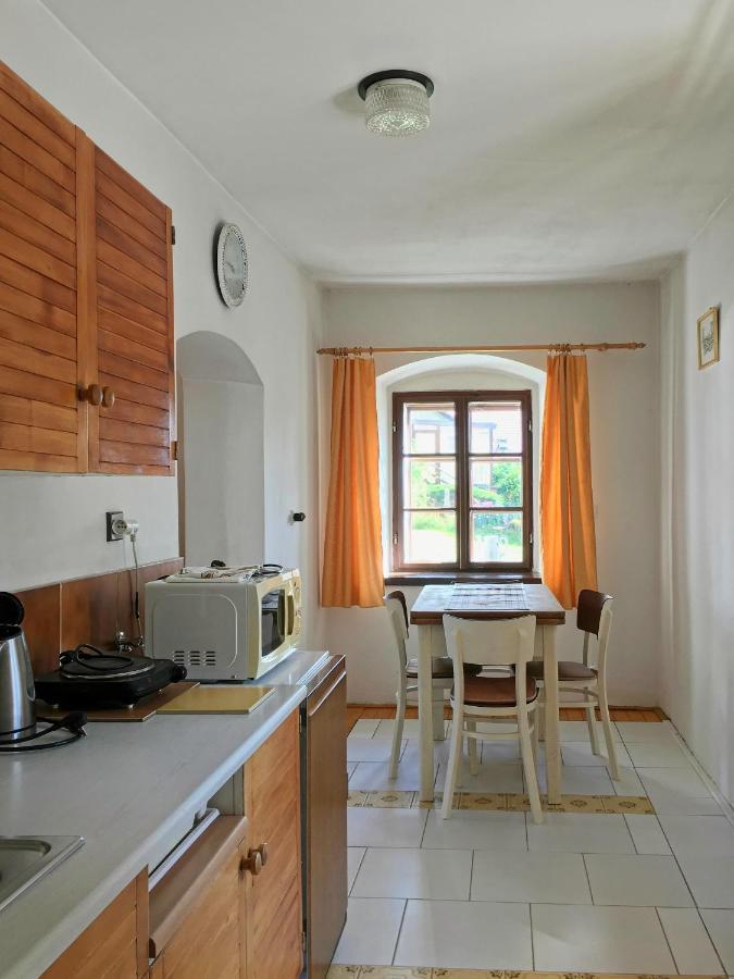 Apartmany V Broumovskem Statku Ngoại thất bức ảnh