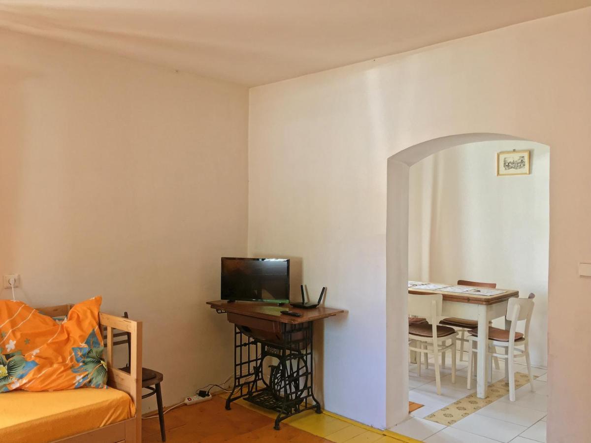 Apartmany V Broumovskem Statku Ngoại thất bức ảnh